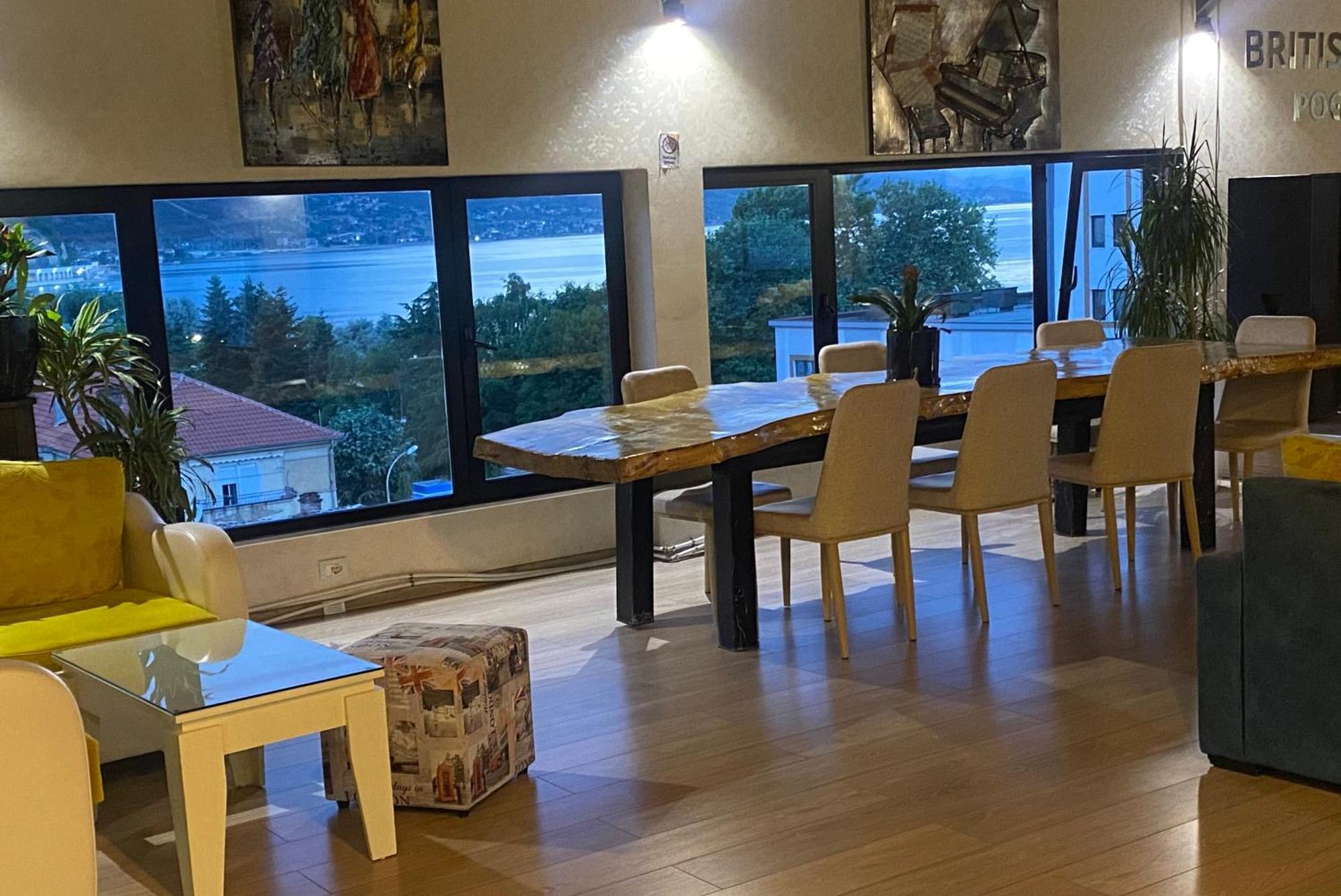 British Hotel Pogradec Bagian luar foto