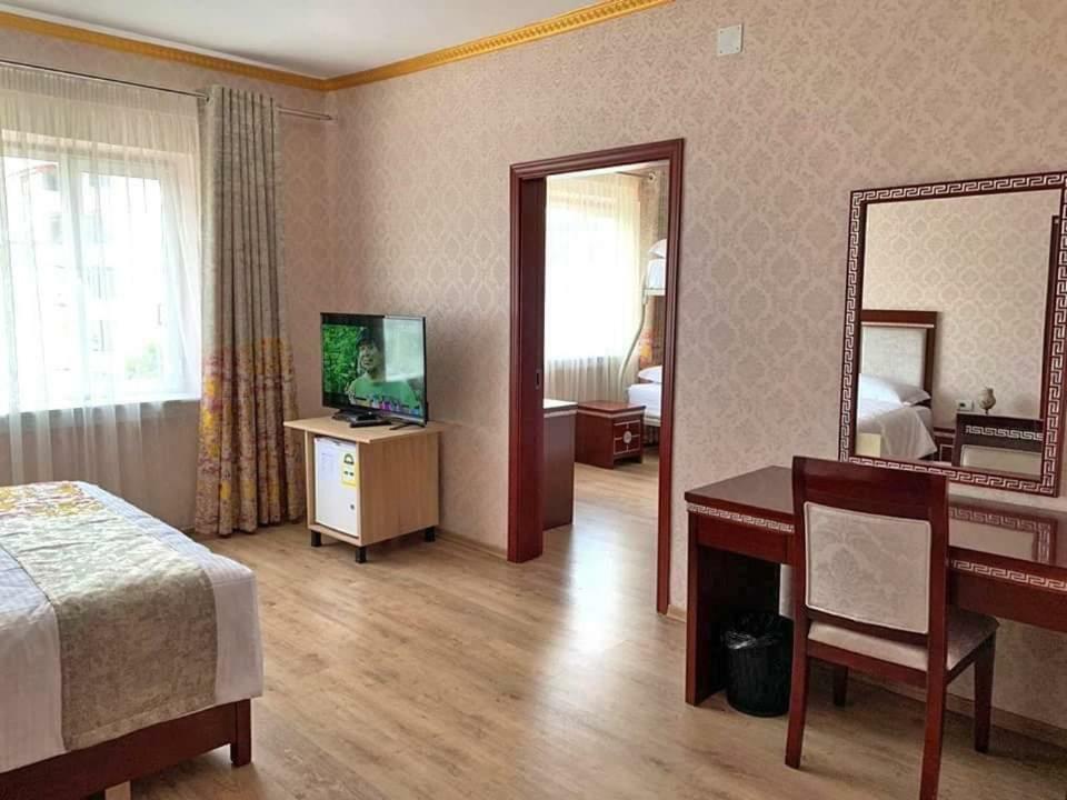 British Hotel Pogradec Bagian luar foto